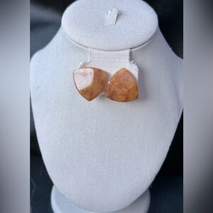 Bakelite tan brown marbled gold tone screw back vintage earrings